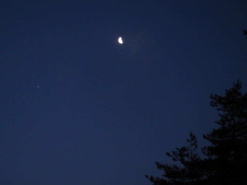 夜明けの水星と月